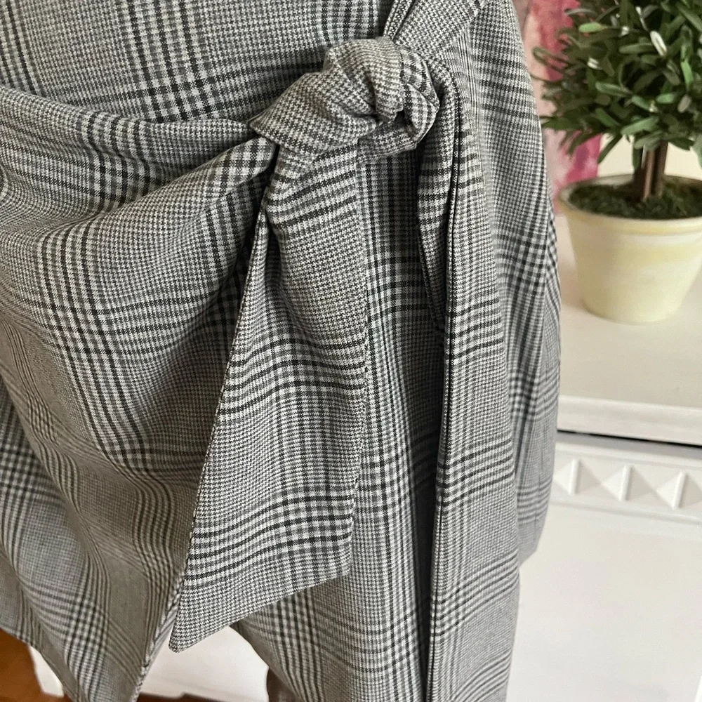 Aritzia Wilfred Gray Plaid Asymmetrical Faix Wrap Skirt - Picture 3 of 4